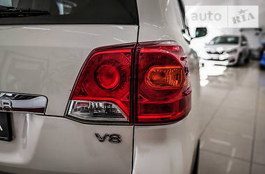 Позашляховик / Кросовер Toyota Land Cruiser 2012 в 