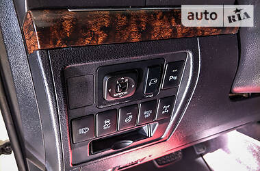Позашляховик / Кросовер Toyota Land Cruiser 2012 в 
