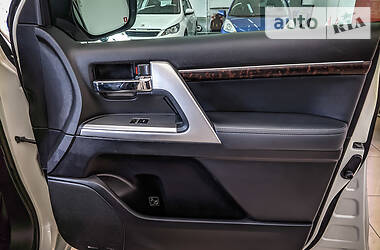 Позашляховик / Кросовер Toyota Land Cruiser 2012 в 