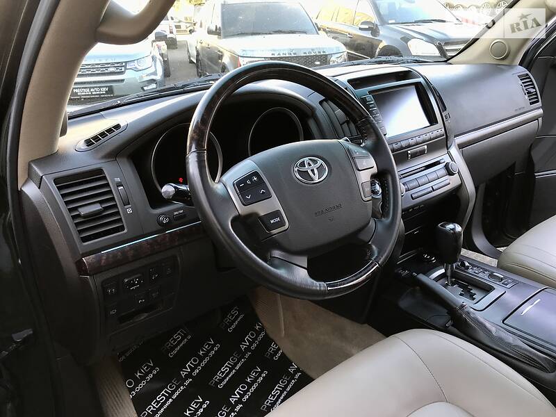 Позашляховик / Кросовер Toyota Land Cruiser 2011 в Києві