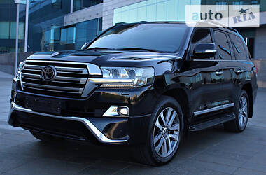 Позашляховик / Кросовер Toyota Land Cruiser 2017 в 
