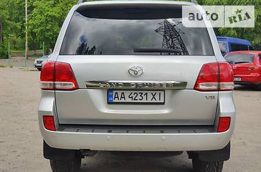Позашляховик / Кросовер Toyota Land Cruiser 2011 в 