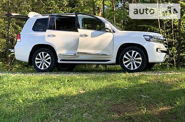 Позашляховик / Кросовер Toyota Land Cruiser 2017 в 