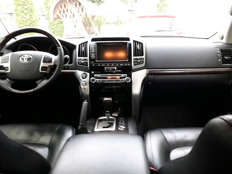 Позашляховик / Кросовер Toyota Land Cruiser 2012 в Чернівцях