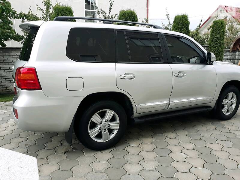 Позашляховик / Кросовер Toyota Land Cruiser 2012 в Чернівцях