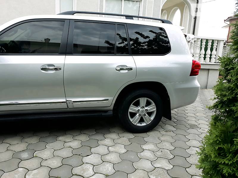 Позашляховик / Кросовер Toyota Land Cruiser 2012 в Чернівцях
