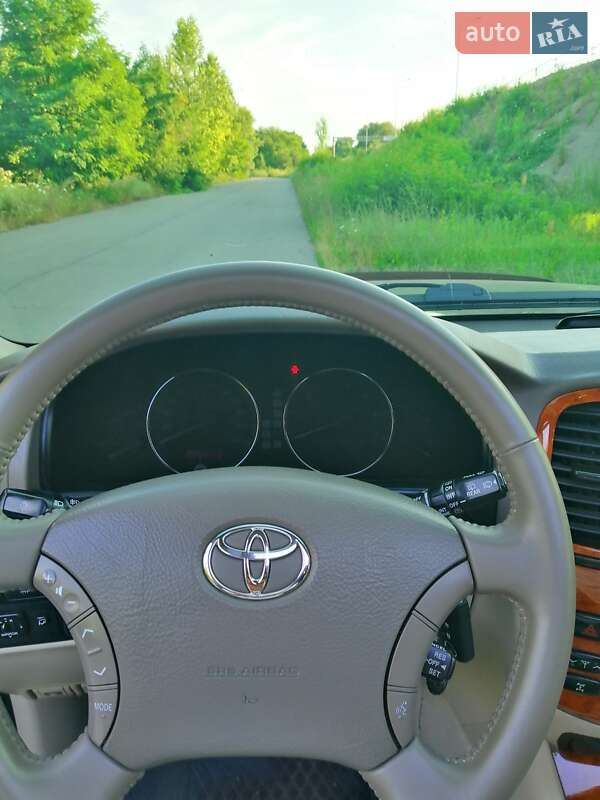 Позашляховик / Кросовер Toyota Land Cruiser 2003 в Дніпрі