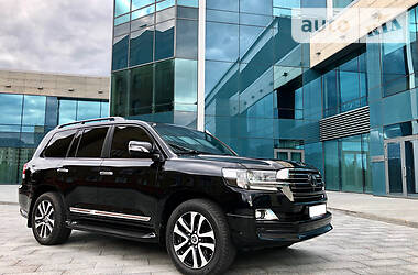 Внедорожник / Кроссовер Toyota Land Cruiser 2020 в 