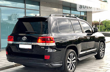 Внедорожник / Кроссовер Toyota Land Cruiser 2020 в 