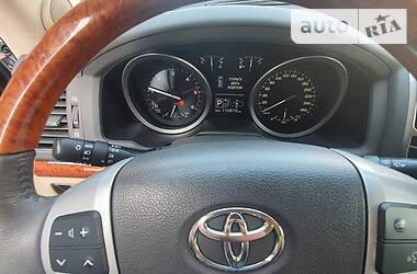 Позашляховик / Кросовер Toyota Land Cruiser 2013 в Чернівцях