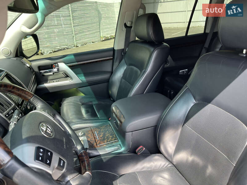 Внедорожник / Кроссовер Toyota Land Cruiser 2013 в Кременчуге