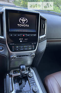 Позашляховик / Кросовер Toyota Land Cruiser 2016 в 