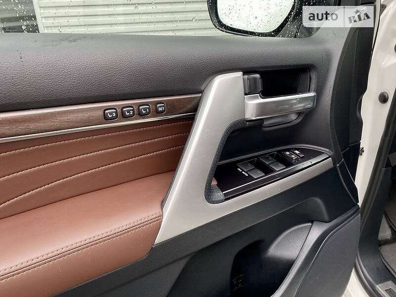 Внедорожник / Кроссовер Toyota Land Cruiser 2020 в Киеве