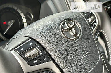 Позашляховик / Кросовер Toyota Land Cruiser 2018 в 