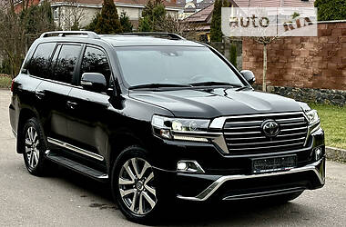 Позашляховик / Кросовер Toyota Land Cruiser 2018 в 