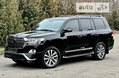 Позашляховик / Кросовер Toyota Land Cruiser 2018 в 