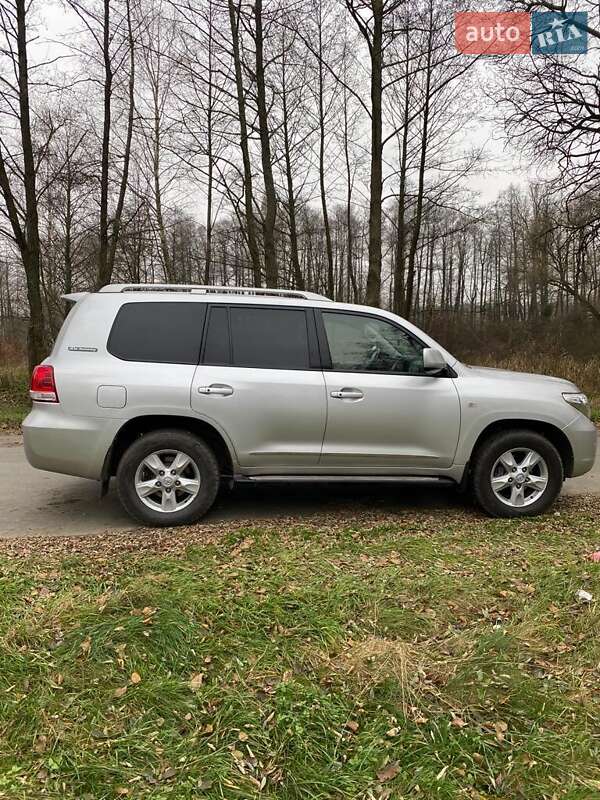 Внедорожник / Кроссовер Toyota Land Cruiser 2011 в Киеве