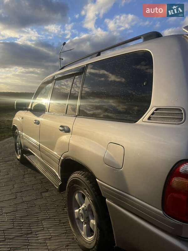 Внедорожник / Кроссовер Toyota Land Cruiser 2001 в Львове
