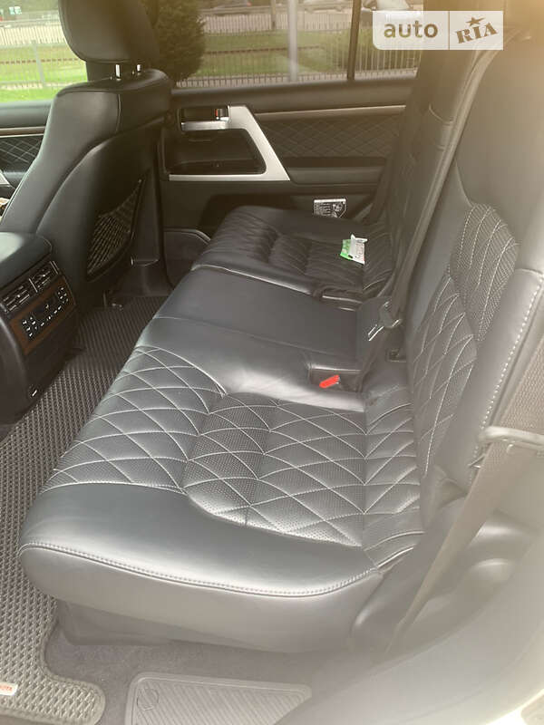 Внедорожник / Кроссовер Toyota Land Cruiser 2017 в Днепре
