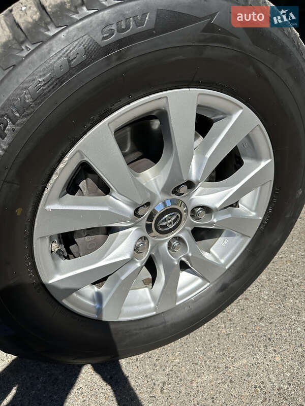 Внедорожник / Кроссовер Toyota Land Cruiser 2017 в Киеве фото 9 Внедорожник / Кроссовер Toyota Land Cruiser 2017 в Киеве