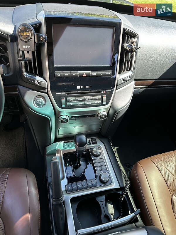 Внедорожник / Кроссовер Toyota Land Cruiser 2017 в Киеве фото 19 Внедорожник / Кроссовер Toyota Land Cruiser 2017 в Киеве