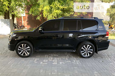Позашляховик / Кросовер Toyota Land Cruiser 2017 в 