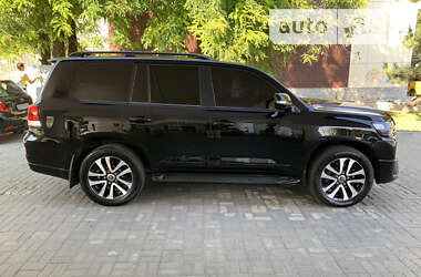 Позашляховик / Кросовер Toyota Land Cruiser 2017 в 