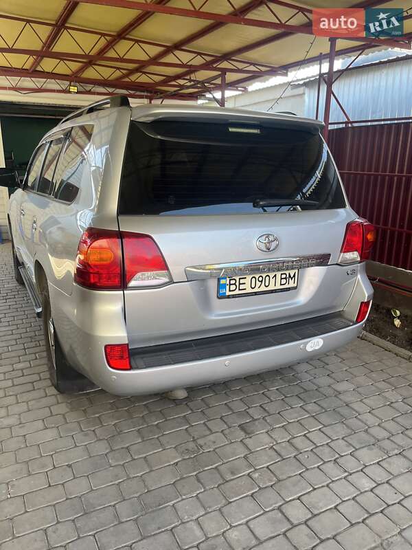 Внедорожник / Кроссовер Toyota Land Cruiser 2012 в Новом Буге