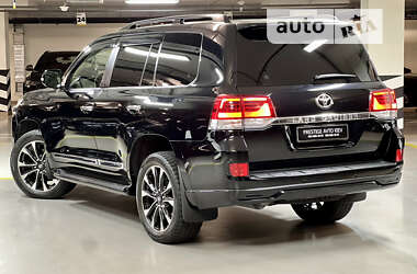 Внедорожник / Кроссовер Toyota Land Cruiser 2019 в 