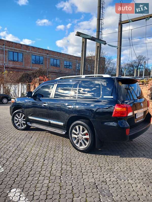 Внедорожник / Кроссовер Toyota Land Cruiser 2015 в Черновцах