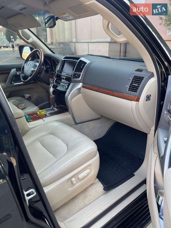 Внедорожник / Кроссовер Toyota Land Cruiser 2014 в Кривом Роге