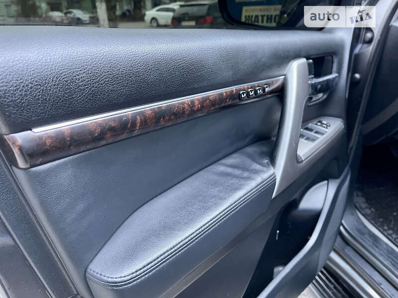 Внедорожник / Кроссовер Toyota Land Cruiser 2012 в Каменском