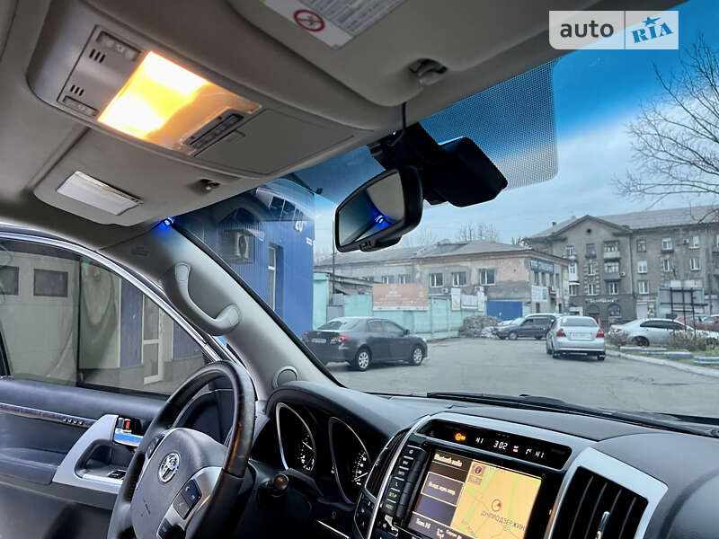 Внедорожник / Кроссовер Toyota Land Cruiser 2012 в Каменском