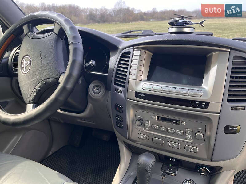 Внедорожник / Кроссовер Toyota Land Cruiser 2004 в Новых Санжарах