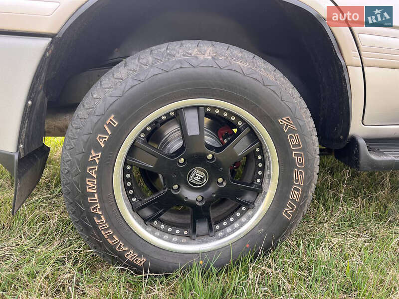 Внедорожник / Кроссовер Toyota Land Cruiser 2004 в Новых Санжарах