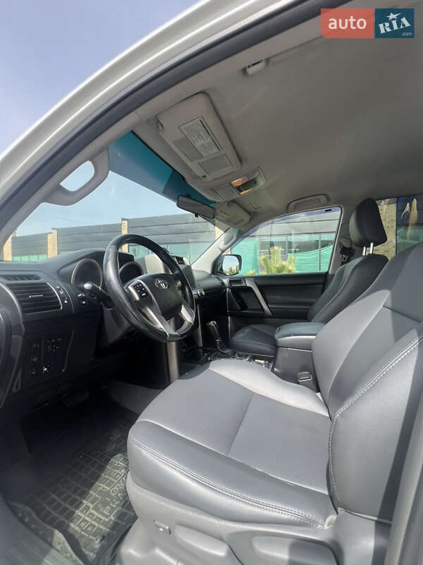 Внедорожник / Кроссовер Toyota Land Cruiser 2013 в Хмельницком