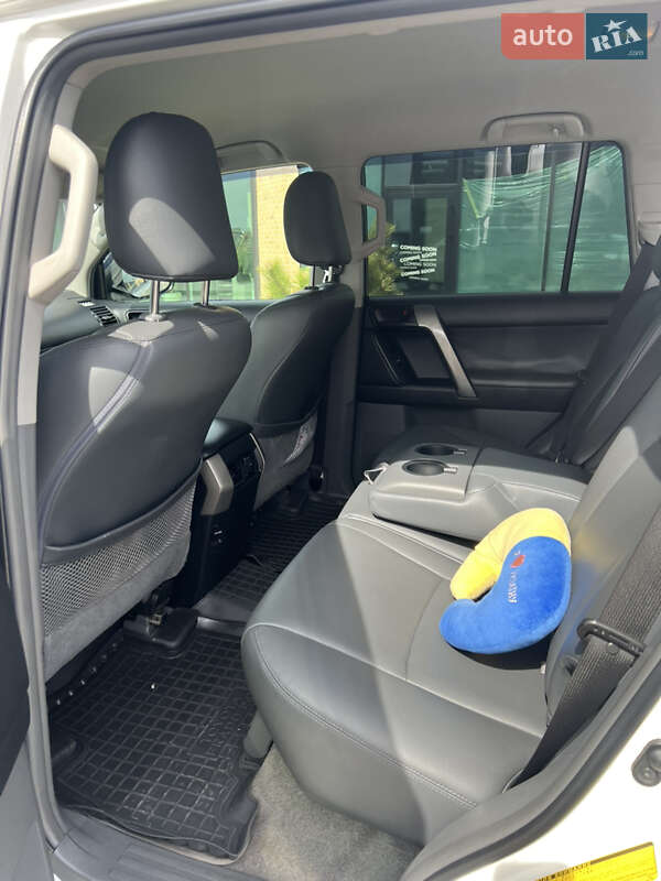 Внедорожник / Кроссовер Toyota Land Cruiser 2013 в Хмельницком