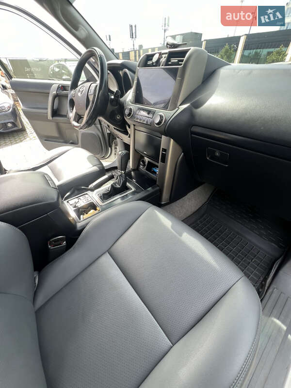 Внедорожник / Кроссовер Toyota Land Cruiser 2013 в Хмельницком