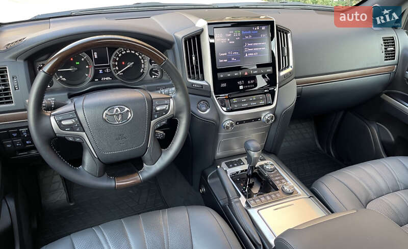Внедорожник / Кроссовер Toyota Land Cruiser 2020 в Запорожье