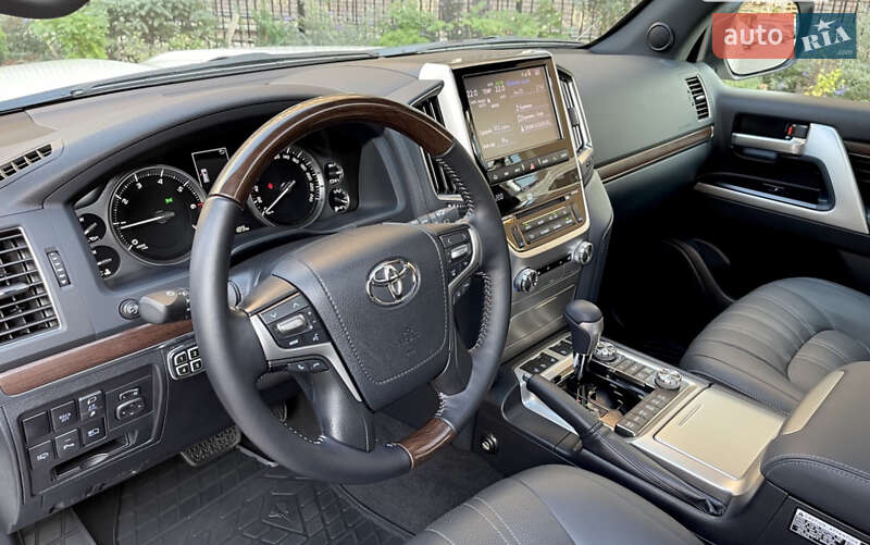 Внедорожник / Кроссовер Toyota Land Cruiser 2020 в Запорожье