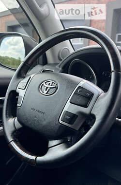 Позашляховик / Кросовер Toyota Land Cruiser 2012 в Чернівцях
