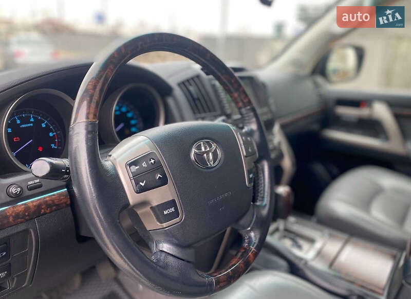 Внедорожник / Кроссовер Toyota Land Cruiser 2008 в Николаеве