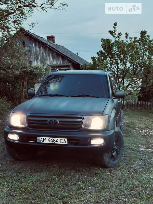 Внедорожник / Кроссовер Toyota Land Cruiser 2004 в Мостиске