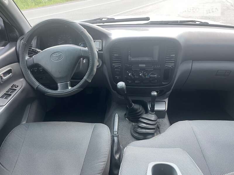 Позашляховик / Кросовер Toyota Land Cruiser 2001 в Великому Березному