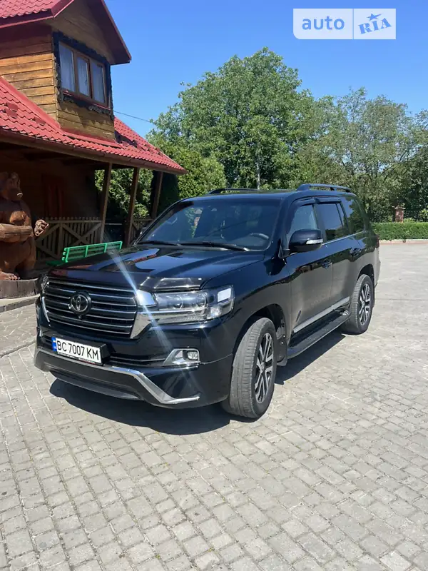 Позашляховик / Кросовер Toyota Land Cruiser 2017 в 