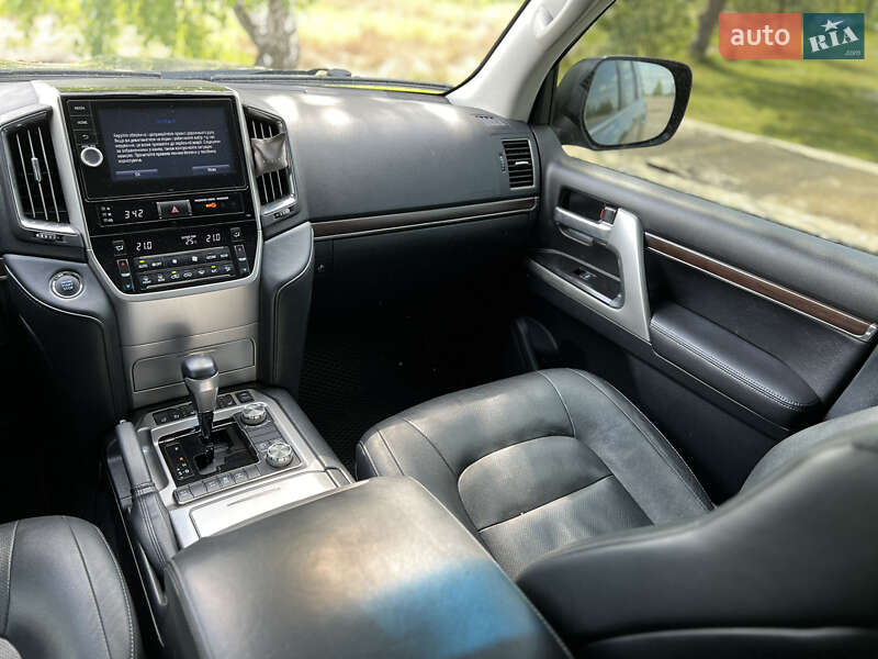 Внедорожник / Кроссовер Toyota Land Cruiser 2019 в Рокитном