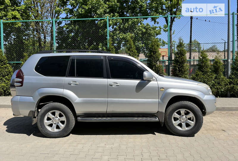 Внедорожник / Кроссовер Toyota Land Cruiser 2004 в Черновцах