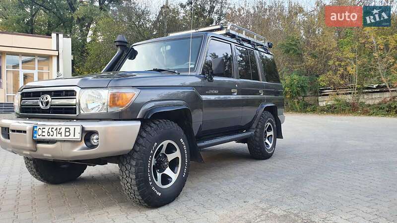 Toyota Land Cruiser 2010