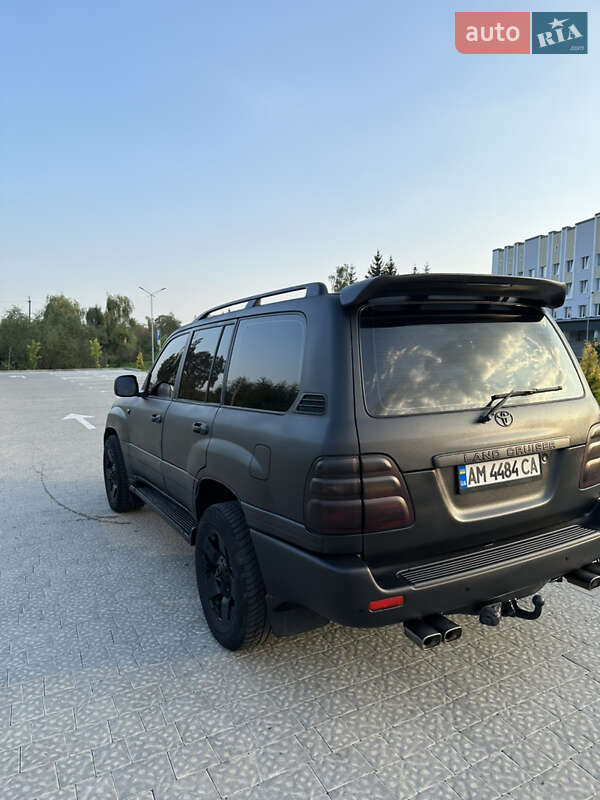 Внедорожник / Кроссовер Toyota Land Cruiser 2004 в Львове