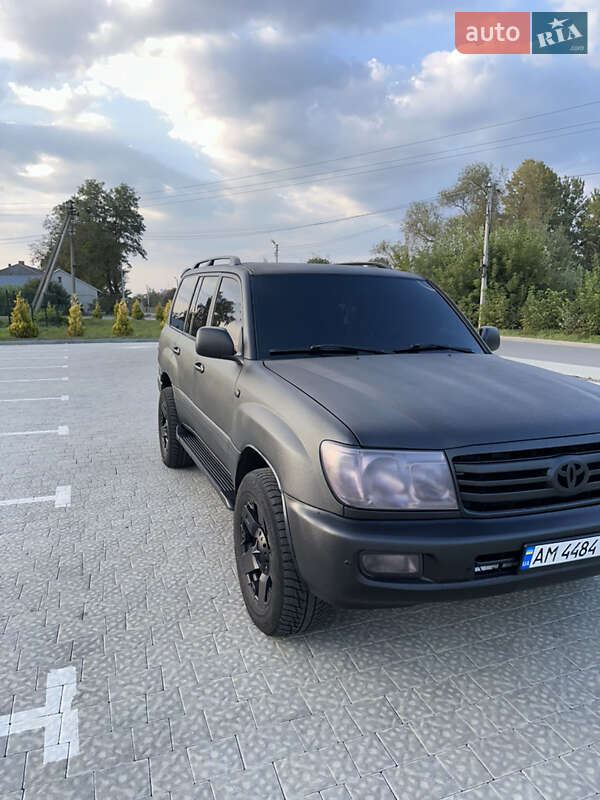 Внедорожник / Кроссовер Toyota Land Cruiser 2004 в Львове